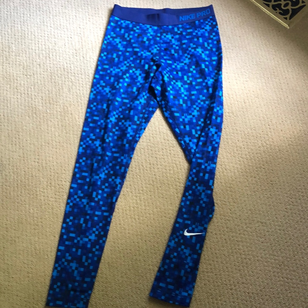 Woman’s Nike Pro dri-for legging